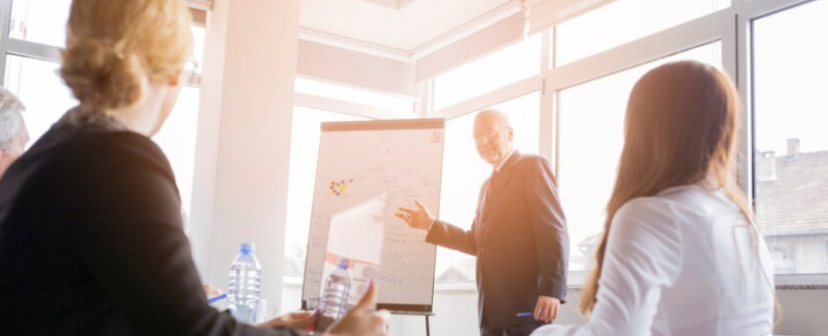 Best Management Training Courses: Start Your Leadership Journey