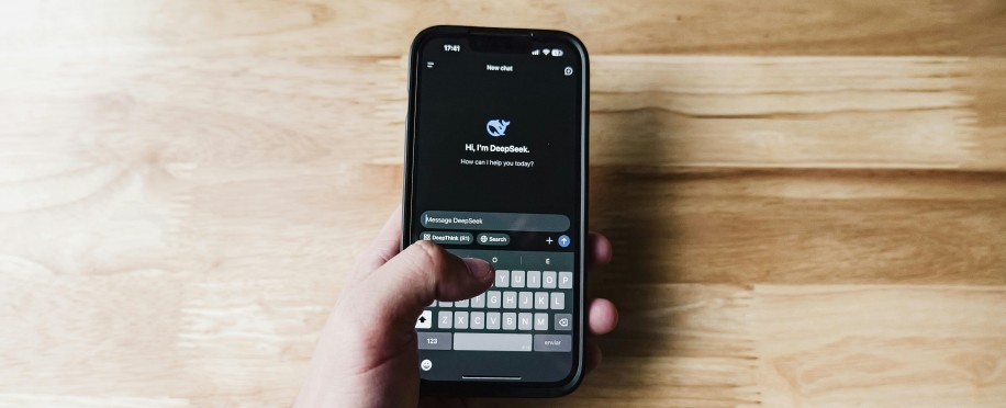 DeepSeek: What Features Does the New AI Chatbot Have?