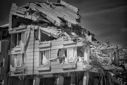 Hurricane Milton Sweeps Florida: Widespread Destruction and Tragic Losses