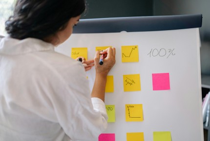 the-ftse-100-declines-amid-trump-tariff-concerns